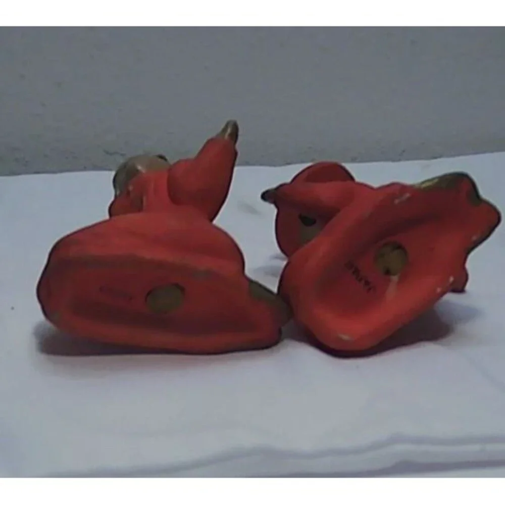 Vintage Asian Kneeling Man and Woman in Red Salt and Pepper Shakers 3.5